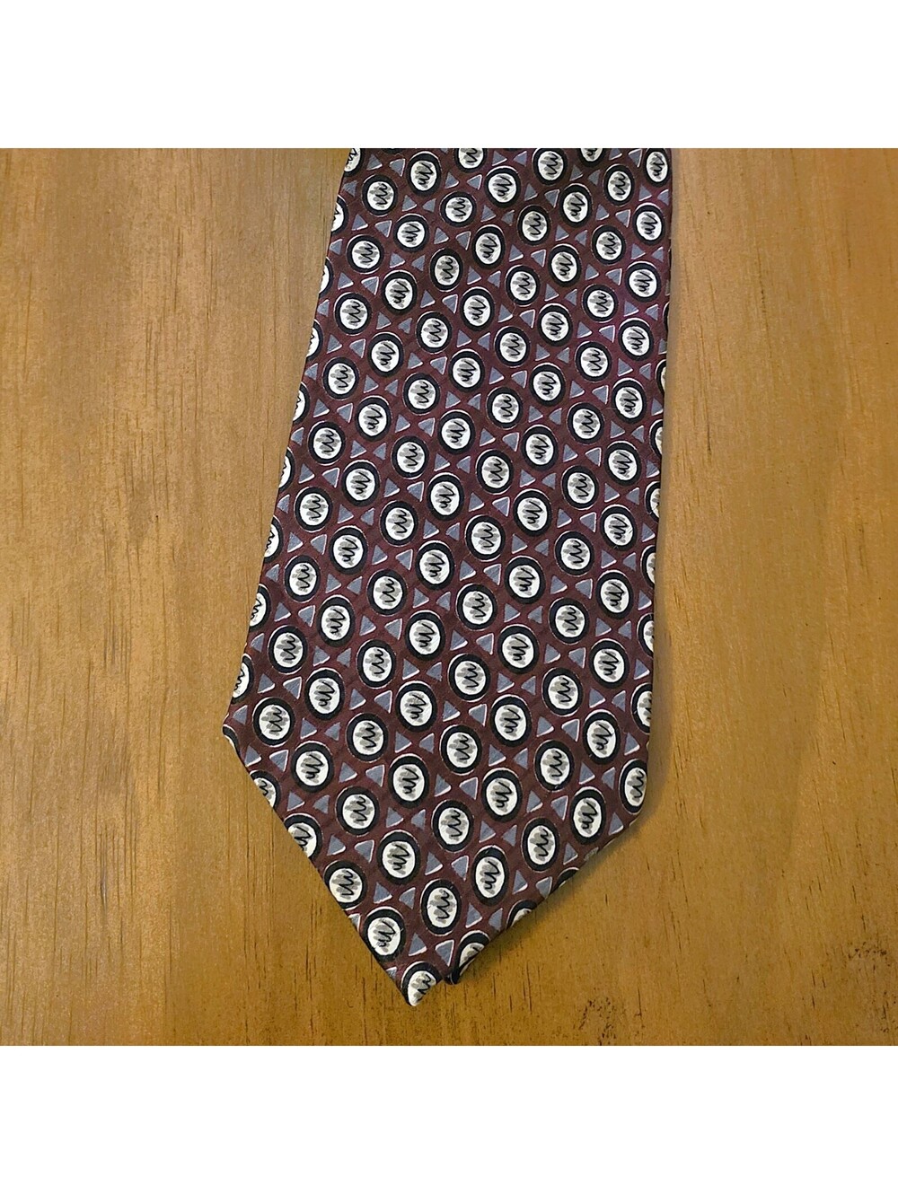 Burgundy Mens Tie Neat Medallions Italian Silk USA 4"x56"